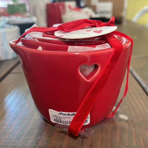 Rae Dunn red heart measuring cups - Picture 2 of 2